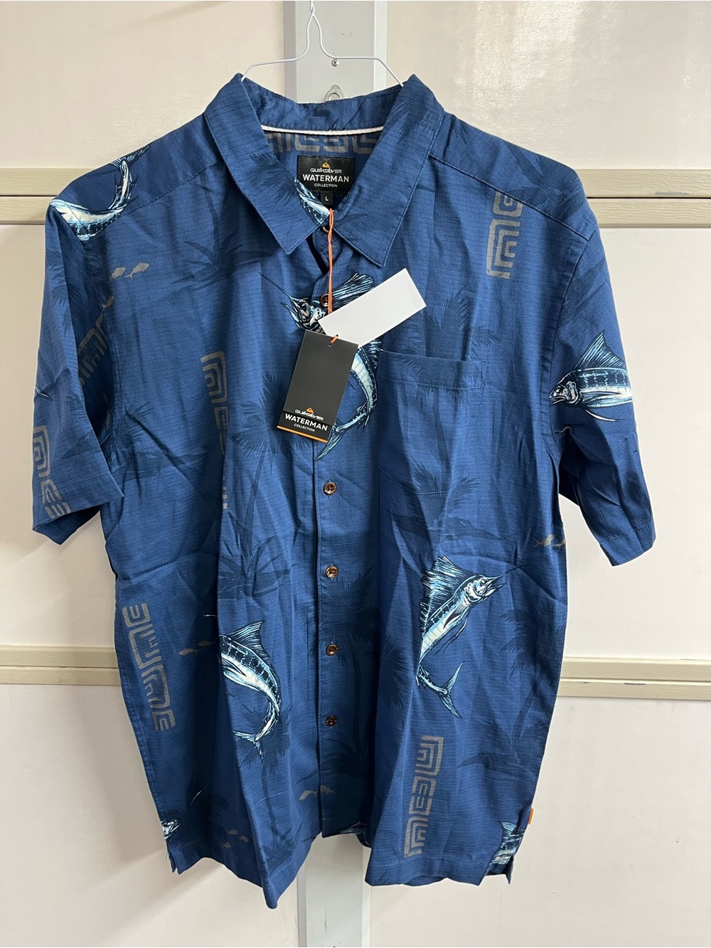 Quiksilver Waterman Men's Navy Blue Short-Sleeve Button-Down Fish Print Shirt